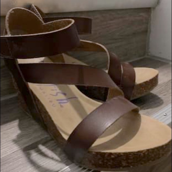 Woman’s size 8 blowfish wedges - Picture 1 of 4